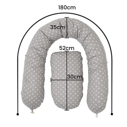 Das Bild zeigt die Maße eines Stillkissens für Umstandsmode. Das Kissen hat eine Länge von 180 cm und eine Breite von 35 cm. Der kleinere Teil des Kissens misst 52 cm in der Länge und 30 cm in der Breite. Der Bezug des Kissens ist grau mit einem weißen Sternenprint und bietet sowohl Komfort als auch Unterstützung für werdende Mütter während der Schwangerschaft und beim Stillen.